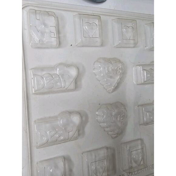 Lot Vintage Clear Candy Molds Bingo Tractors Bunnies Hot Air Balloons Classic... - Picture 5 of 16
